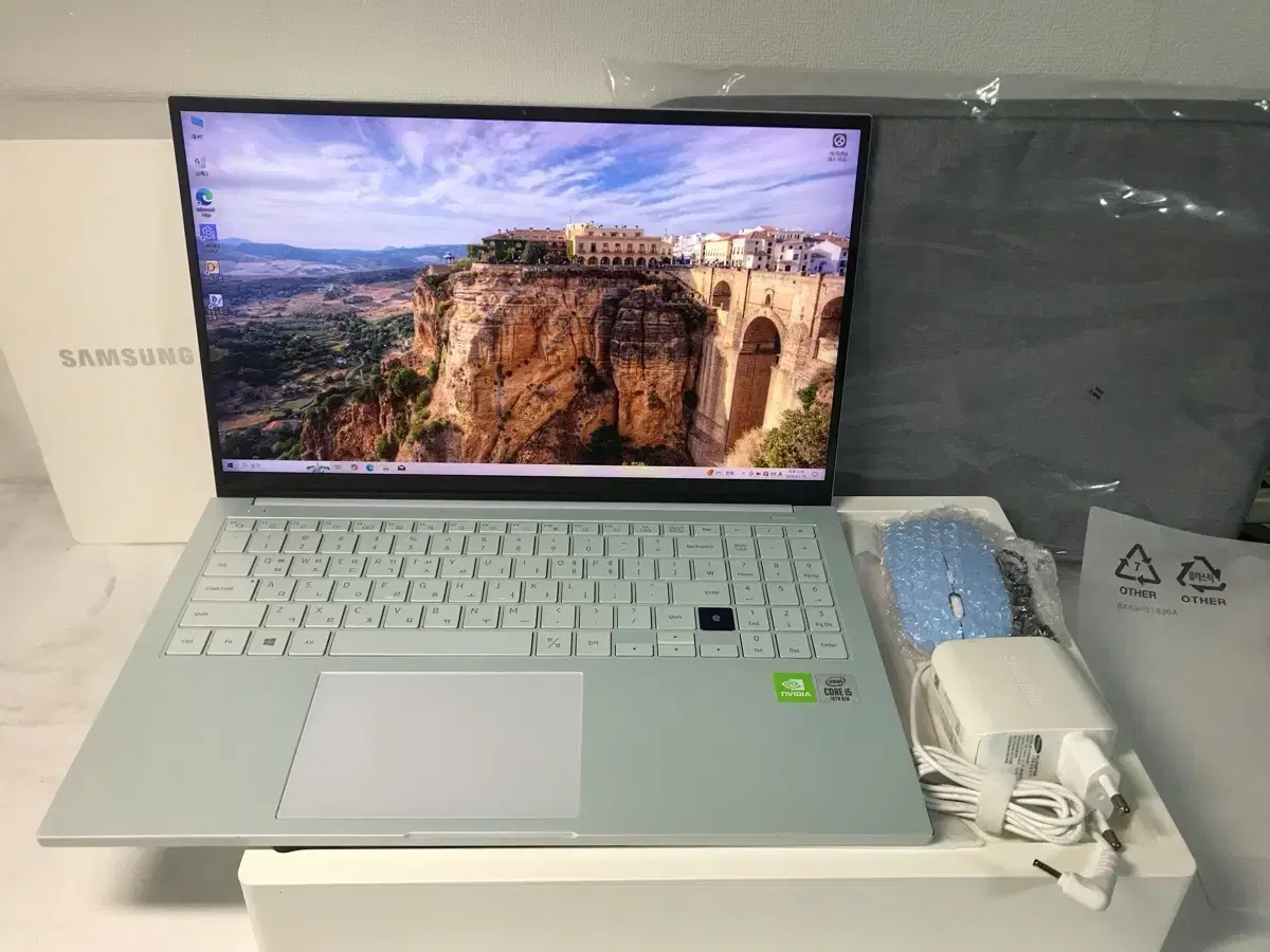 삼성 갤럭시북 이온 NT950XCR-G58A QLED MX250